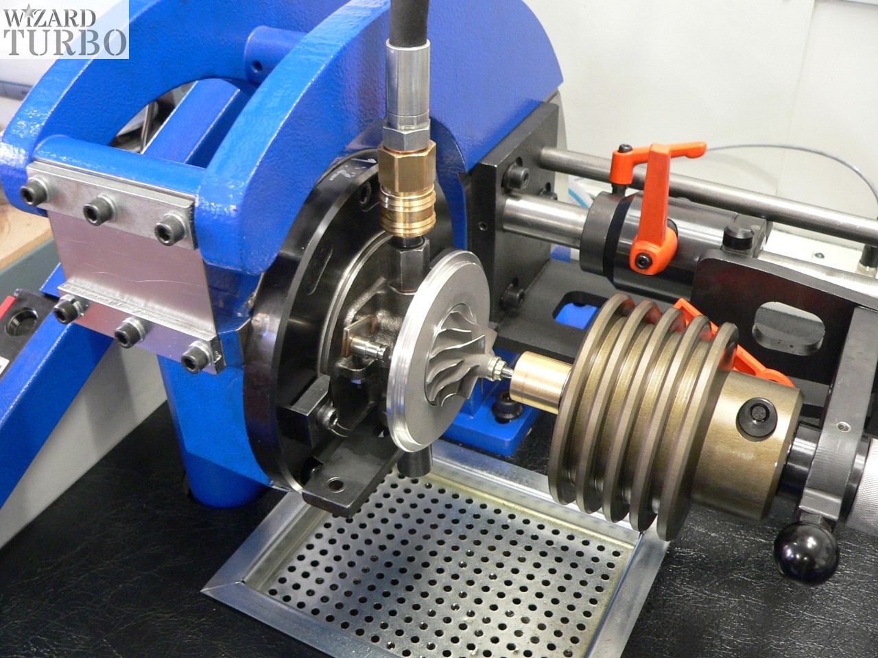 Turbó középrész üzemi fordulatszámú kiegyensúlyozás